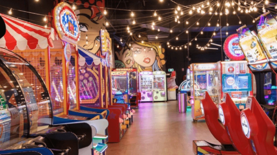 Fun indoor activities in Ipswich: a large selection of arcade games, bowling, and other activities at iPlay Ipswich.