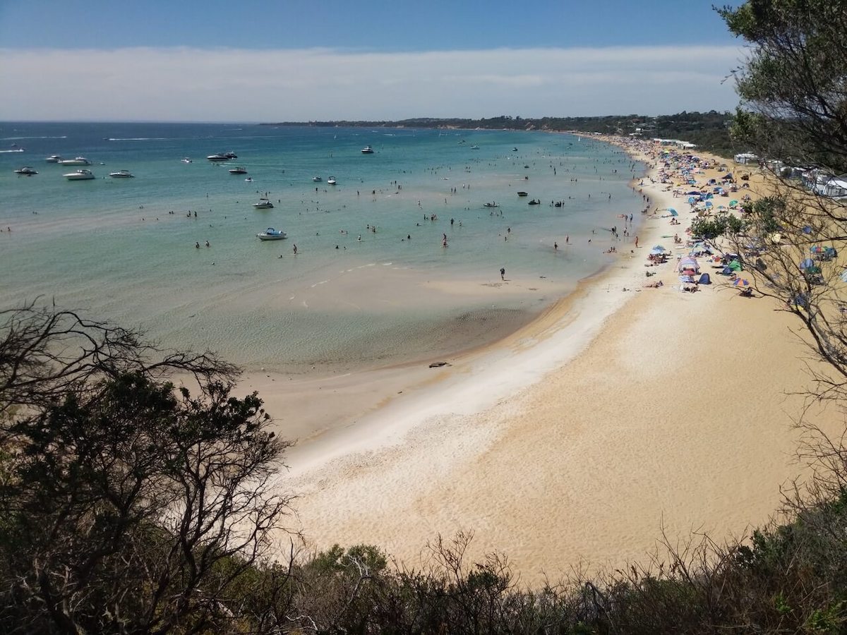 Mornington Peninsula: free family activities and things to do with kids. Kid-friendly beach on Mount Martha.