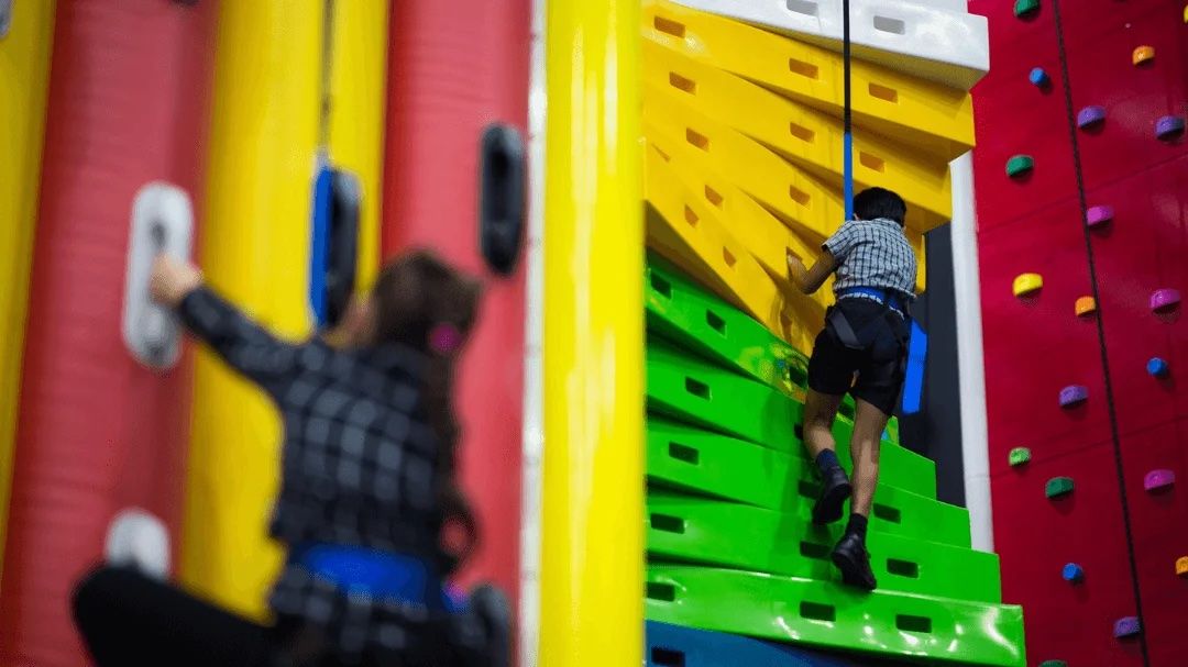 Best indoor playgrounds Perth: adventure playground, indoor rock climbing, Drift Dodgems, cafe and party space @ iPlay Carousel.