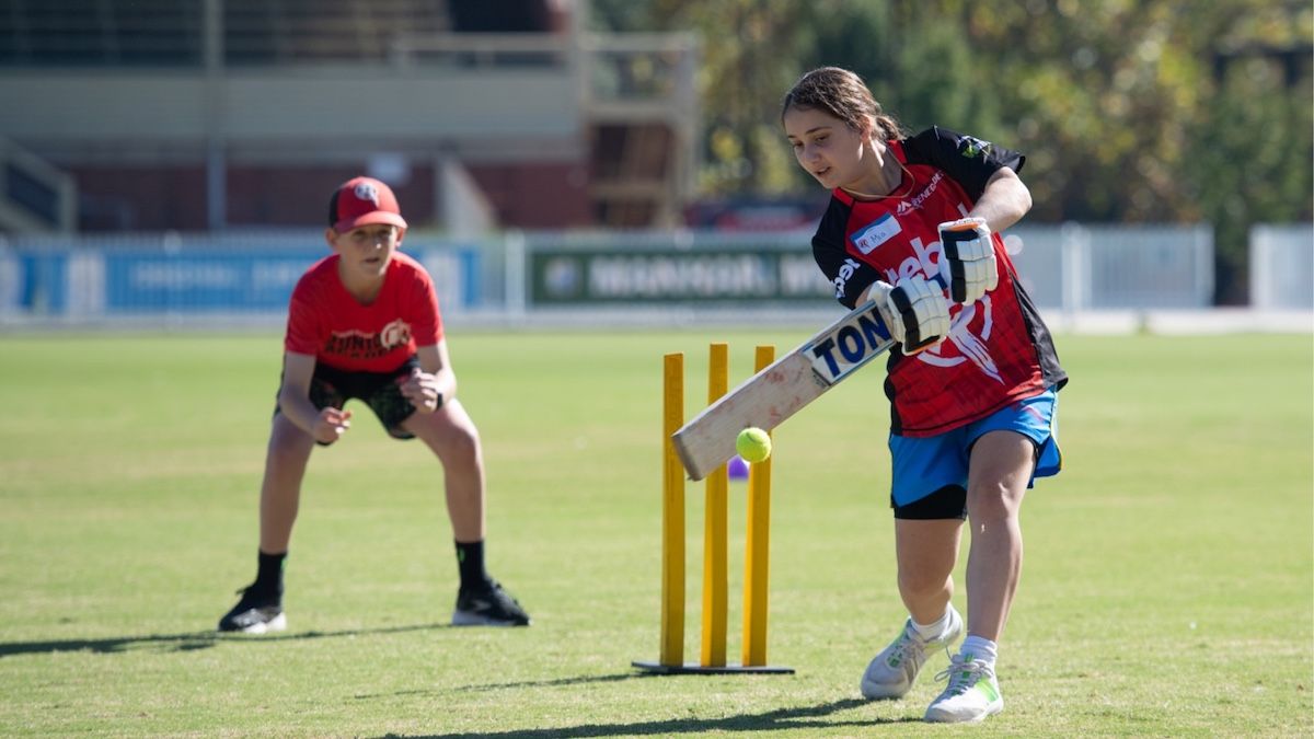 School holiday programs Melbourne: Cricket Camp for 7-13 years old @ Melbourne Renegades.
