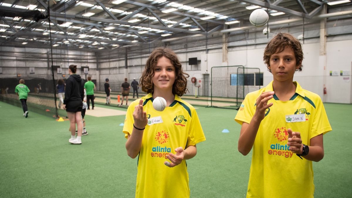School holiday programs Melbourne & Victoria: Cricket Camp for 7-13 years old @ Melbourne Stars.