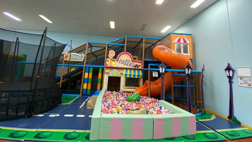 Rainbow City Children's Play Centre in Brisbane offers fun play areas, exceptional kids' birthday party hosting and a family-friendly atmosphere.